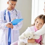 Co stosować na ból gardła u dzieci?